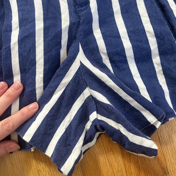 ALICE + OLIVIA scarlet striped pleated tailored shorts linen blend size 4 - Picture 7 of 11